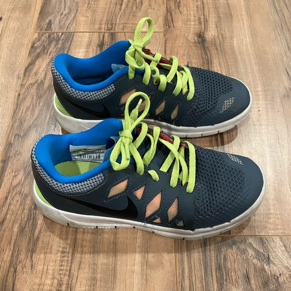 🌵Free 5.0 PS 'Dark Magnet Grey Volt Blue' Sz 3Y - Picture 2 of 6